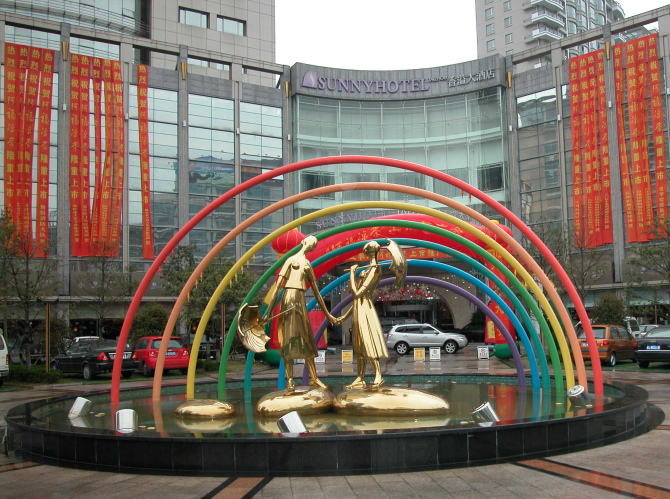 ���е���